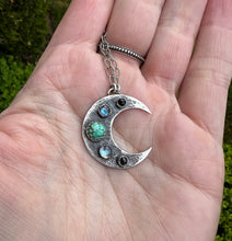 Load image into Gallery viewer, Little crescent moon necklace
