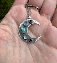 Load image into Gallery viewer, Little crescent moon necklace
