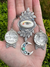 Load image into Gallery viewer, Little crescent moon necklace
